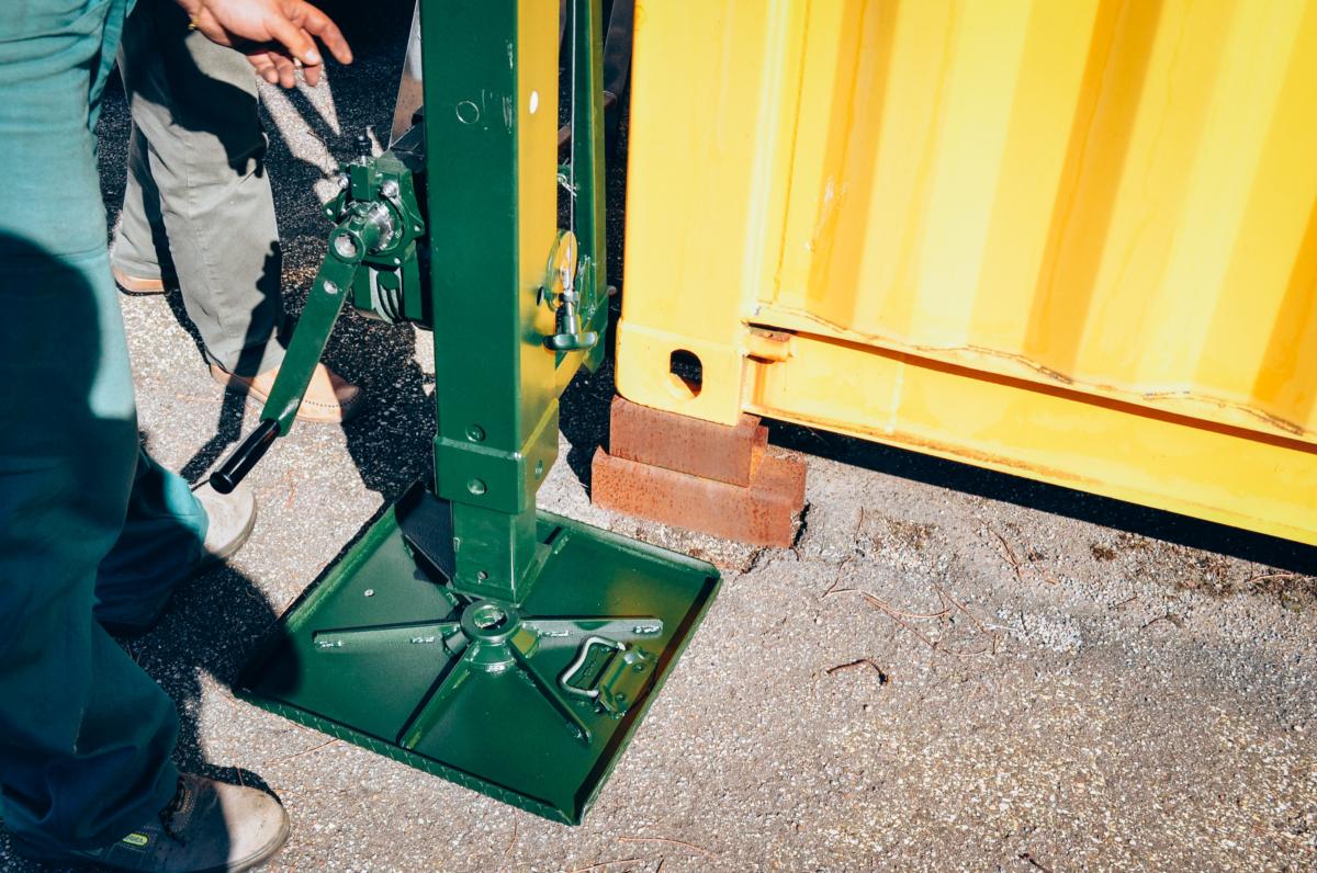 Iso corner lifting system